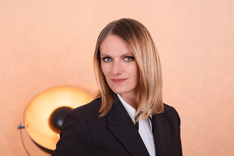 Patricia Thalhammer: Meisterin ihres Fachs im Fotostudio - Bildwerk Weissenburg Professionelle Fotografin Patricia Thalhammer im Fotostudio - Bildwerk Weissenburg